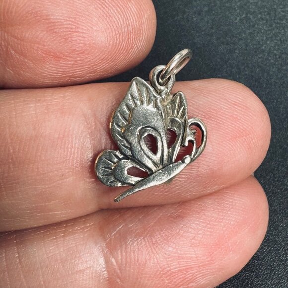 VTG Sterling Silver 925 Profile Butterfly Traditional Charm Size 0.75'' Length - Picture 1 of 6